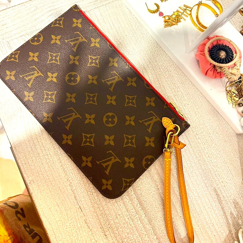 Louis Vuitton Neverfull Pochette